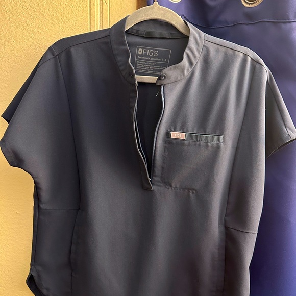 Figs Scrub Top Jundah Classic Zip Women’s Small. PO#2342 - Picture 2 of 4